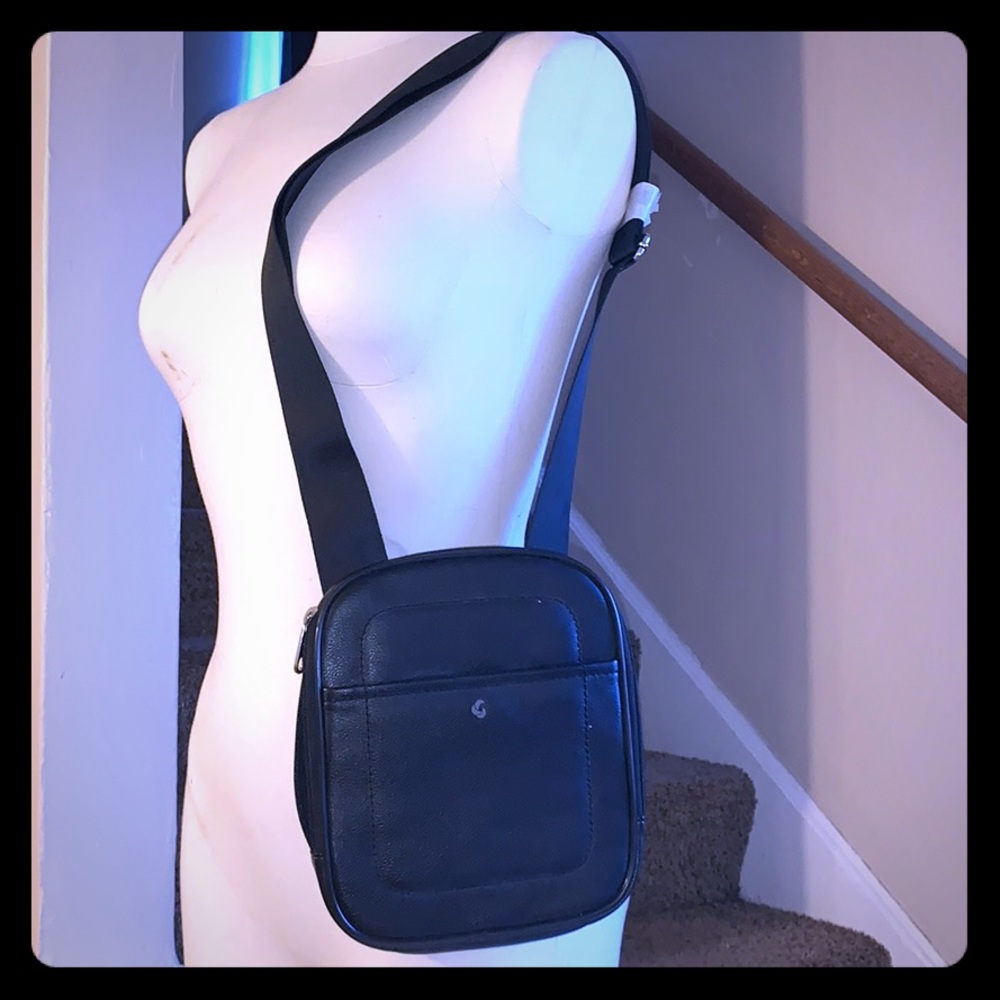 Samsonite adjustable black leather crossbody.